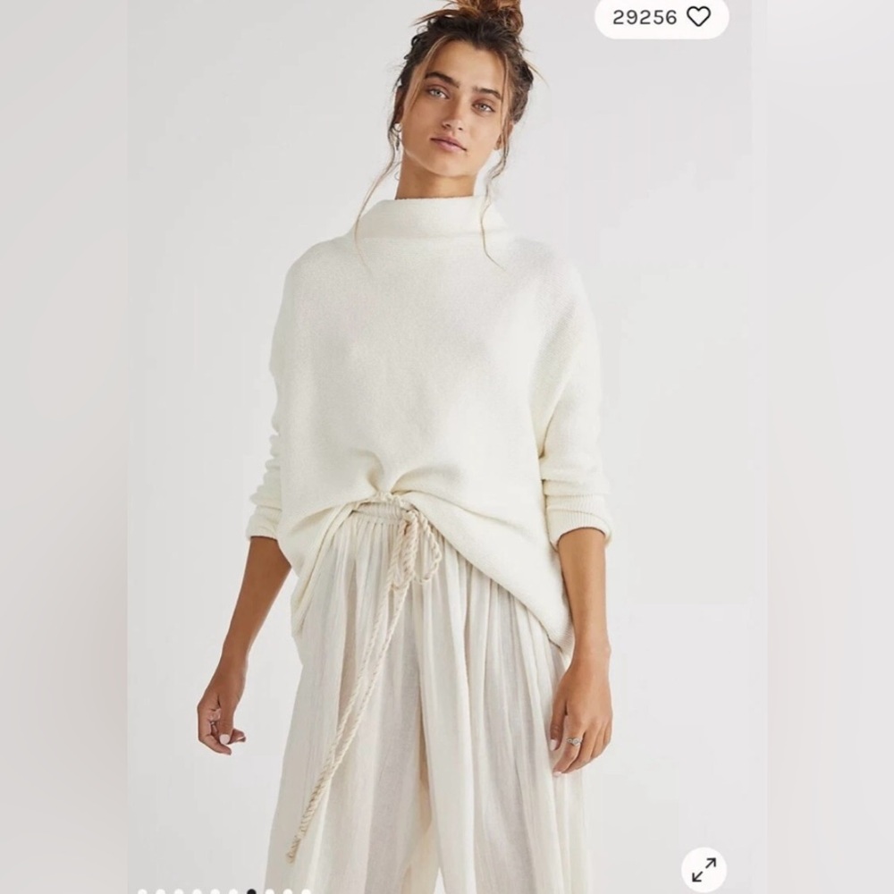 NWOT size XS Free People Ottoman Slouchy Tunic Sweater Optic White